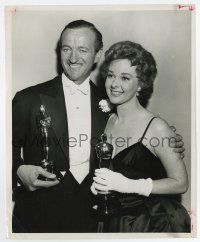 4m262 DAVID NIVEN/SUSAN HAYWARD 8x10 news photo '60 with their Oscars as Best Actor & Best Actress!