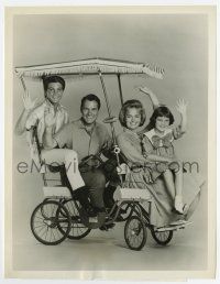 4m293 DONNA REED SHOW TV 7x9.25 still '64 from that year's premiere, with Petersen, Betz & Patty!