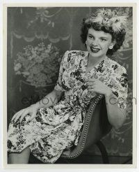 4m496 JUDY GARLAND 8x10 still '40s sitting in a chair in pattern dress & smiling bravely!