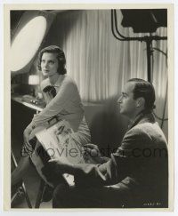 4m512 KISS & MAKE-UP candid 8x9.75 still '34 associate director Jean Negulesco sketches Helen Mack!