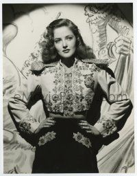 4m597 MARTHA VICKERS 7x9.25 still '40s in cool elaborate outfit with hands on her hips by Welbourne!