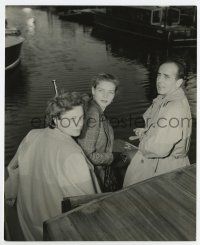 4m432 HUMPHREY BOGART/LAUREN BACALL 7.5x9.5 still '50s in boat attending a film festival in Venice!