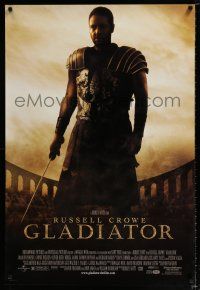4r302 GLADIATOR DS 1sh '00 Ridley Scott, cool image of Russell Crowe in the Coliseum!