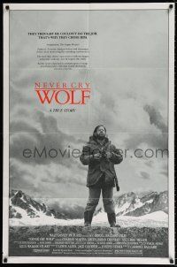 4t616 NEVER CRY WOLF 1sh '83 Walt Disney, great image of Charles Martin Smith alone in wild!