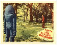 4w433 EARTH VS. THE FLYING SAUCERS LC '56 huge alien robot stares down man standing in park!
