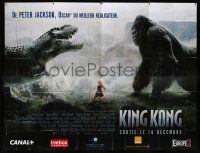 4y308 KING KONG advance French 8p '05 cool image of Naomi Watts by giant ape fighting dinosaur!