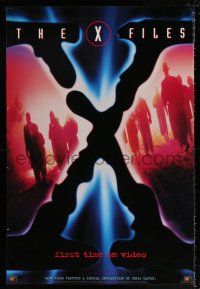 4z836 X-FILES 27x40 video poster '96 creepy image of people in field, first time on video!
