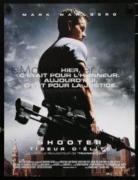 5b488 SHOOTER French 16x21 '07 cool close up of Mark Wahlberg with a really big gun!