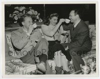 5d314 EASY TO WED candid deluxe 8x10.25 still '46 Van Johnson & Esther Williams have tea w/director