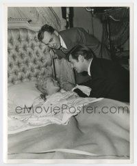 5d433 HONKY TONK candid deluxe 8x10 still '41 Clark Gable & director Conway by Lana Turner in bed!