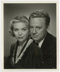 5d466 INVITATION deluxe 8.25x10 still '52 Van Johnson & Dorothy McGuire as dramatic young lovers!