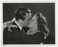 5d704 PACIFIC RENDEZVOUS 8.25x10 still '42 Lee Bowman kissing pretty Jean Rogers by Carpenter!