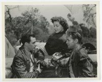 5d724 PILOT #5 8.25x10 still '42 c/u of pretty Marsha Hunt between Gene Kelly & Franchot Tone!