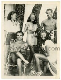 5d764 RITA HAYWORTH 7x9.25 news photo '55 with husband Prince Ali Khan & others at pool party!