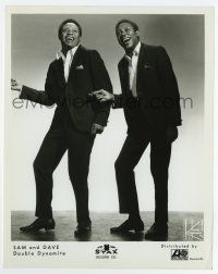 5d792 SAM & DAVE 8x10 music publicity still '60s great portrait of the Double Dynamite duo!