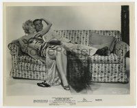 5d809 SEVEN YEAR ITCH 8x10 still '55 sexy Marilyn Monroe showing legs & seducing Ewell on couch!