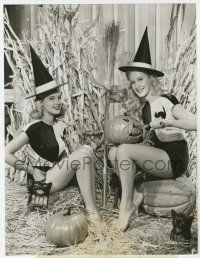 5d115 BARBARA BATES/PENNY EDWARDS 7.5x9.75 still '47 carving pumpkins in bewitching skimpy costumes
