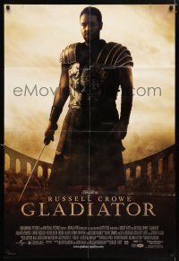5f342 GLADIATOR DS 1sh '00 Ridley Scott, cool image of Russell Crowe in the Coliseum!