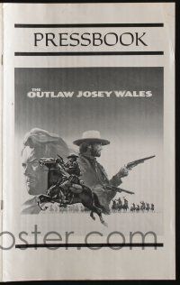 5h830 OUTLAW JOSEY WALES pressbook '76 Clint Eastwood is an army of one, cool double-fisted art!