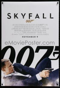 5k700 SKYFALL advance DS 1sh '12 cool image of Daniel Craig as James Bond on back shooting gun!