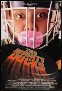 5r685 MIGHTY DUCKS DS 1sh '92 great image of puck coming at goalie, ice hockey!