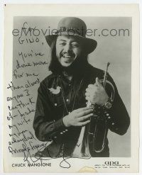 5t373 CHUCK MANGIONE signed 8x10 music publicity still '00s the jazz musician holding trumpet!