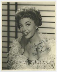 5t439 MARIE WINDSOR signed deluxe 8x10 still '50s great sexy c/u in low-cut dress & feather boa!