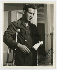 5t451 PAUL NEWMAN signed deluxe 8x10 still '57 great c/u with crutches from Cat on a Hot Tin Roof!