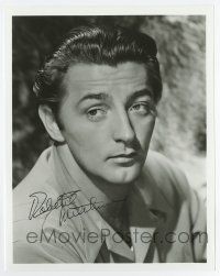 5t713 ROBERT MITCHUM signed 8x10.25 REPRO still '80s youthful head & shoulders portrait of the star!