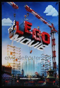 5z526 LEGO MOVIE teaser DS 1sh '14 cool image of title assembled w/cranes & plastic blocks!