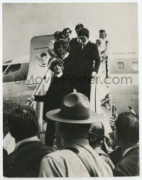 6a110 BEATLES 6.75x8.75 news photo '66 The Fab Four disembarking from Pan-Am plane!