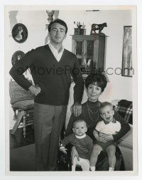6a286 F TROOP 7x9 news photo '65 Ken Berry with wife Jackie Joseph & their two boys!