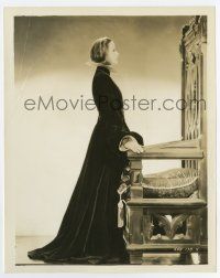 6a383 GRETA GARBO 8x10 still '33 full-length profile portrait by throne from Queen Christina!