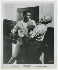 6a610 NIGHT OF THE LIVING DEAD 8.25x10 still '68 Duane Jones fighting with man by barricaded door!