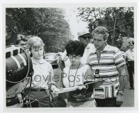 6a657 RACHEL, RACHEL candid 8x10 still '68 Joanne Woodward & husband/director Paul Newman!