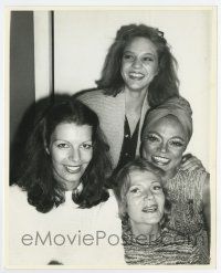 6a681 RITA HAYWORTH/EARTHA KITT 8x10 news photo '78 great portrait smiling with their daughters!