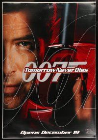 6c112 TOMORROW NEVER DIES bus stop '97 close-up of Pierce Brosnan as James Bond 007!