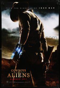 6k138 COWBOYS & ALIENS teaser DS 1sh '11 cool image of Daniel Craig w/ alien weapon!