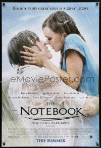 6k479 NOTEBOOK advance DS 1sh '04 romantic close up of Ryan Gosling & Rachel McAdams in rain!