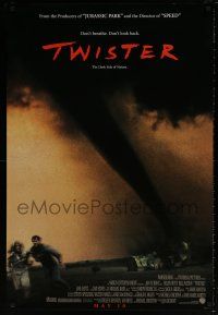 6k784 TWISTER advance DS 1sh '96 storm chasers Bill Paxton & Helen Hunt running away from tornado!