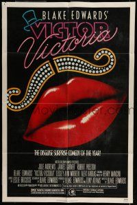 6t899 VICTOR VICTORIA 1sh '82 Julie Andrews, Blake Edwards, cool lips & mustache art by John Alvin