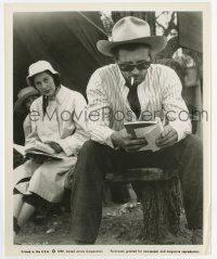 6x766 WONDERFUL COUNTRY candid 8.25x10 still '59 Robert Mitchum smoking & reading script on set!