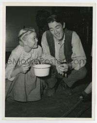 6x769 YEARLING candid 8x10.25 key book '46 Gregory Peck is pleased with Jane Wyman's popcorn!