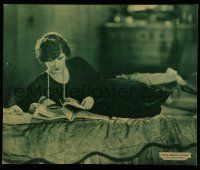7c041 LOVE'S GREATEST MISTAKE jumbo LC '27 c/u of Evelyn Brent laying on bed & reading magazine!