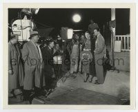 7m096 3 WISE GUYS candid 8x10 still '36 director by cameras filming Robert Young & Betty Furness!