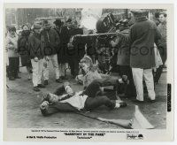 7m148 BAREFOOT IN THE PARK candid 8x10 still '67 filming Jane Fonda & Robert Redford on the ground!