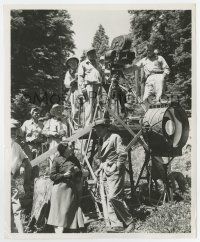 7m156 BEYOND THE FOREST candid 8.25x10 still '49 director King Vidor films Bette Davis & Cotten!