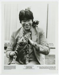 7m219 CAT'S EYE candid 8x10.25 still '85 writer Stephen King with one of the feline stars & friends!