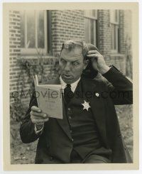 7m296 DETECTIVES candid 8.25x10 still '28 Karl Dane trains by reading How To Be a Detective book!