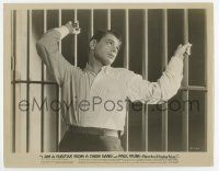 7m479 I AM A FUGITIVE FROM A CHAIN GANG 8x10.25 still '32 posed portrait of Paul Muni by bars!
